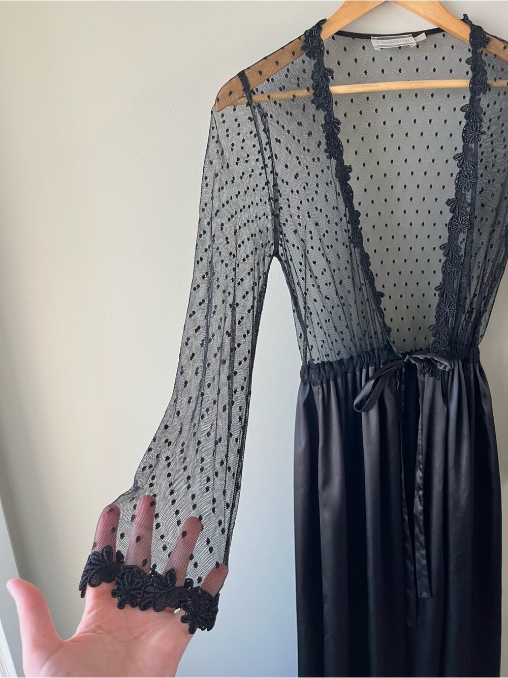 Flora Nikrooz Black Sheer Lace Bodice Embroidered Trim Long Robe Size Small - Picture 6 of 11